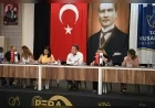 Kuşadası Belediyesi Meclisi elektrikli araç yatırımı, Adalı Kart indirimleri ve engelli erişimi için yeni kararlar aldı.