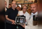 Konya Büyükşehir Belediye Başkanına teşekkür  plaketi  takdim edildi.