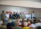 İzmir’in Güzelbahçe ilçesinde Belediye Başkan Vekili Ayşe Akın, 10 belediye meclis üyesi ile önceki dönem CHP yöneticileri ve üyeleri düzenlenen basın açıklamasıyla Cumhuriyet Halk Partisi’nden istifa ederek Yeni Parti’ye katıldı. Açıklamada birlik, demokrasi, hukuk ve halk odaklı siyaset vurgusu yapılırken, partiye üyelik sürecinin de resmen başlatıldığı bildirildi.