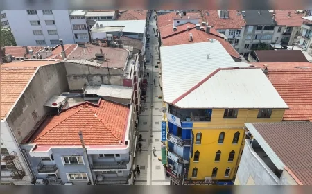 Uşak Belediyesi Kent Merkezinde Yol ve Kaldırım Yenileme Çalışmalarını Hızlandırdı.