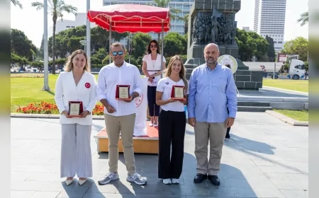İzmir Büyükşehir Belediyesi Sporcusu Tuna Tunca Kabotaj Bayramı’nın 100’üncü Yılında Ödülle Onurlandırıldı.
