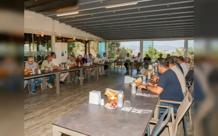 Kuşadası Belediye Başkan Vekili Tahsin Demirtaş Mahalle Muhtarlarıyla İlçenin Öncelikli İhtiyaçlarını Değerlendirdi.