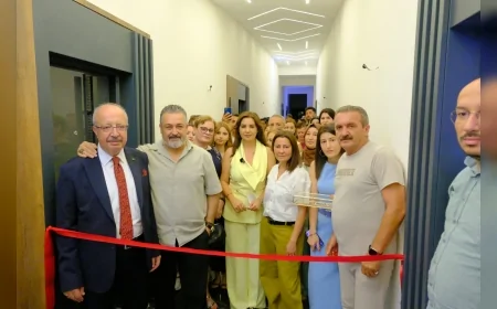 ESDALUXE Güzellik Salonu Kepez'de düzenlenen törenle hizmete açıldı
