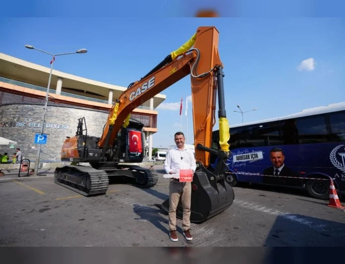 Akhisar Belediye Başkanı Ekrem Kayserili: “Güçlenen araç filomuzla daha hızlı ve kaliteli hizmet sunacağız”