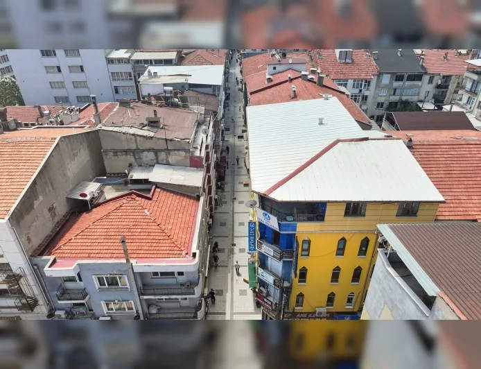 Uşak Belediyesi Kent Merkezinde Yol ve Kaldırım Yenileme Çalışmalarını Hızlandırdı.