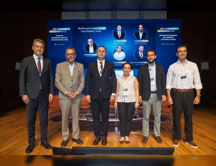 İzmir Büyükşehir Belediyesi Genel Sekreteri Zeki Yıldırım: “2040 Ulaşım Ana Planı kararlarını yasal güvenceye dönüştürmeyi hedefliyoruz”