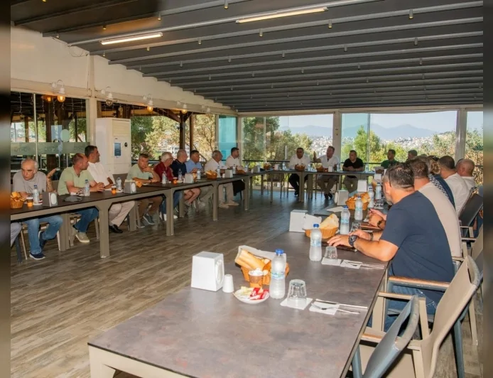 Kuşadası Belediye Başkan Vekili Tahsin Demirtaş Mahalle Muhtarlarıyla İlçenin Öncelikli İhtiyaçlarını Değerlendirdi.