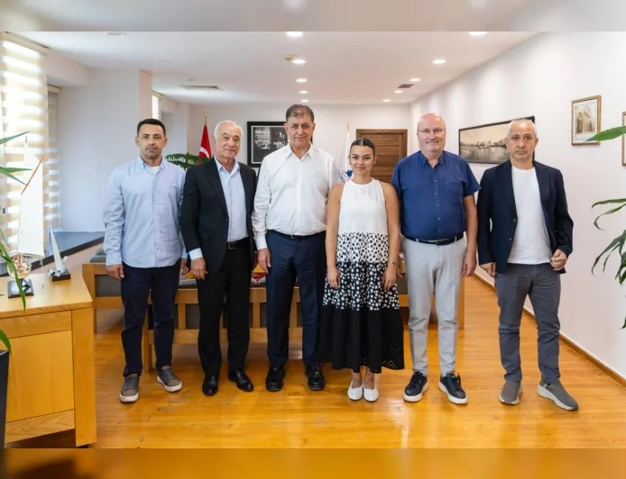 İzmir Büyükşehir Belediye Başkanı Dr. Cemil Tugay Seferihisar'da projeleri değerlendirdi ve iş birliği mesajı verdi.
