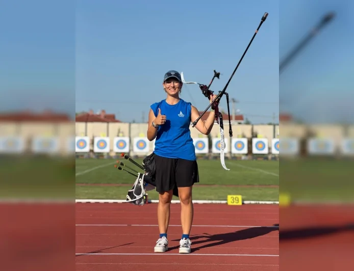 İzmir Büyükşehir Belediyesi Spor Kulübü sporcusu Dünya Yenihayat, Avrupa Şampiyonası'nı iki altın ve bir gümüş madalyayla tamamladı