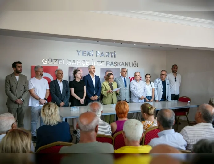 İzmir’in Güzelbahçe ilçesinde Belediye Başkan Vekili Ayşe Akın, 10 belediye meclis üyesi ile önceki dönem CHP yöneticileri ve üyeleri düzenlenen basın açıklamasıyla Cumhuriyet Halk Partisi’nden istifa ederek Yeni Parti’ye katıldı. Açıklamada birlik, demokrasi, hukuk ve halk odaklı siyaset vurgusu yapılırken, partiye üyelik sürecinin de resmen başlatıldığı bildirildi.