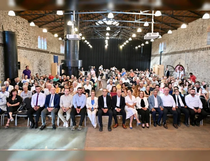 İzmir Gazeteciler Cemiyeti 80'inci kuruluş yıl dönümünü ödül töreni ve Hasan Tahsin belgeselinin ilk gösterimiyle kutladı