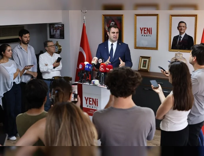 YENİ Parti İzmir İl Başkanı Çağatay Güç, İzmir’de düzenlediği basın toplantısında Türkiye’nin ekonomik ve toplumsal gündemine ilişkin değerlendirmelerde bulundu.