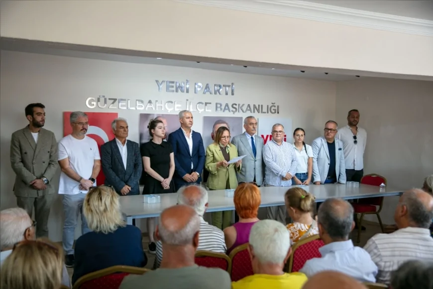 İzmir’in Güzelbahçe ilçesinde Belediye Başkan Vekili Ayşe Akın, 10 belediye meclis üyesi ile önceki dönem CHP yöneticileri ve üyeleri düzenlenen basın açıklamasıyla Cumhuriyet Halk Partisi’nden istifa ederek Yeni Parti’ye katıldı. Açıklamada birlik, demokrasi, hukuk ve halk odaklı siyaset vurgusu yapılırken, partiye üyelik sürecinin de resmen başlatıldığı bildirildi.