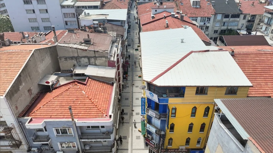 Uşak Belediyesi Kent Merkezinde Yol ve Kaldırım Yenileme Çalışmalarını Hızlandırdı.