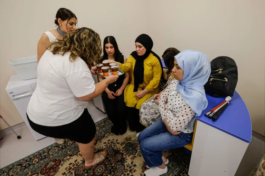 İzmir Büyükşehir Belediyesi’nin bağımsız yaşam programı engelli bireylerin günlük hayatta kendi ayakları üzerinde durmasını destekliyor