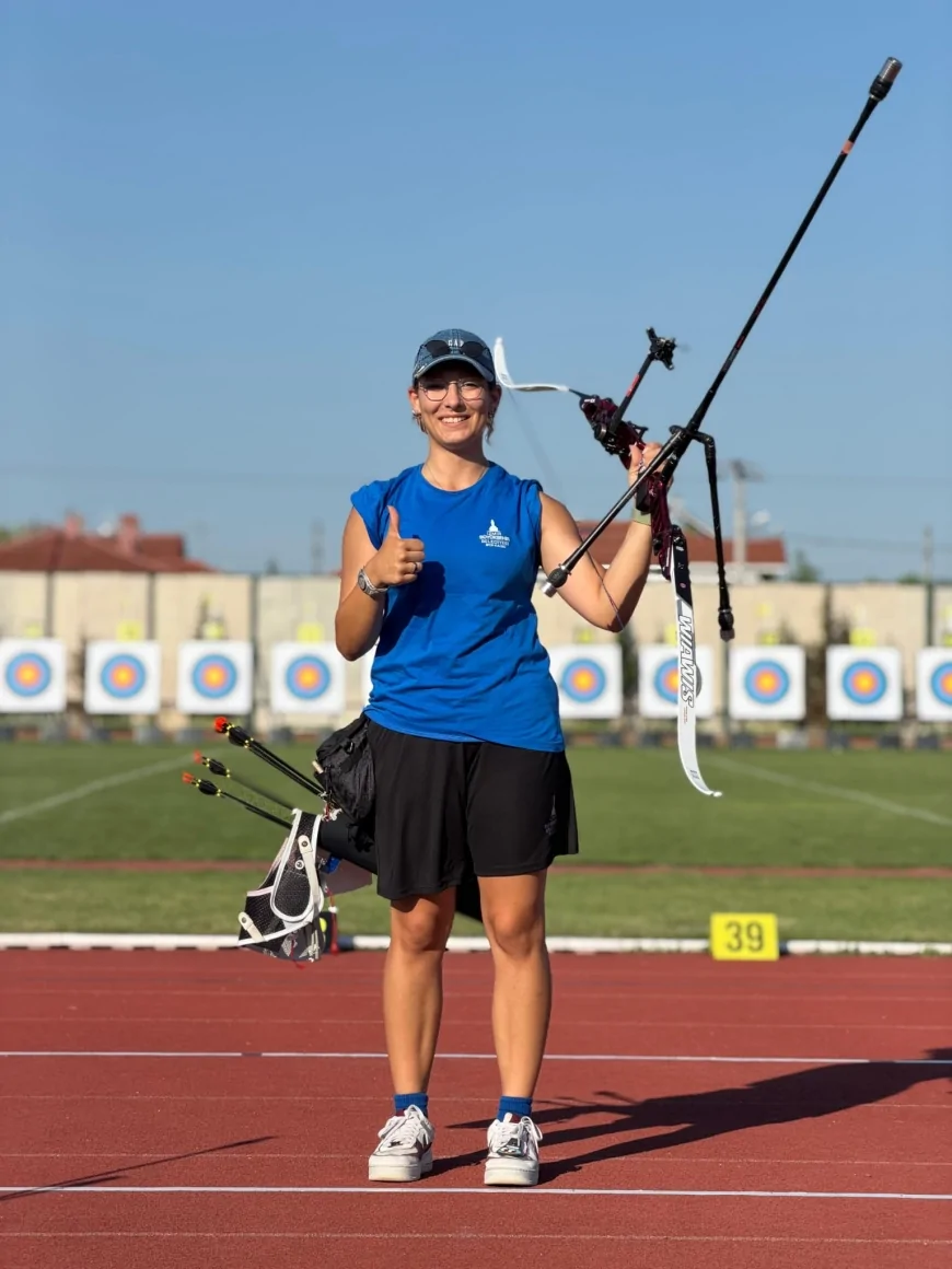 İzmir Büyükşehir Belediyesi Spor Kulübü sporcusu Dünya Yenihayat, Avrupa Şampiyonası'nı iki altın ve bir gümüş madalyayla tamamladı