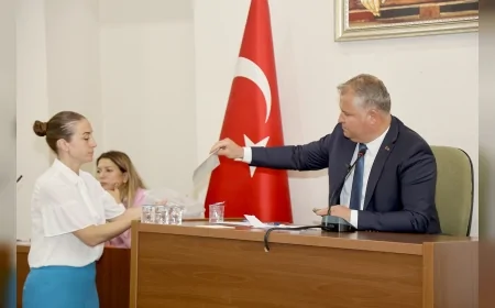 Yerel Yönetimler Urla Belediye Başkanı Selçuk Balkan: “İlçemizin her noktasına kesintisiz hizmet anlayışımızı sürdüreceğiz”
