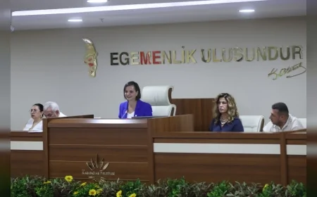 Karabağlar Belediye Meclisi’nde siyasi parti değişikliklerinin ardından komisyonlar yeniden oluşturuldu.