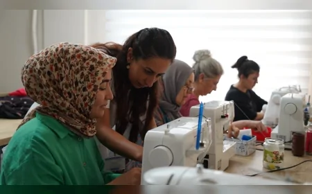 Yunusemre Belediyesi’nin Dikiş Kursları Kadınların Üretim Becerilerini Gelire Dönüştürmelerine Destek Oluyor