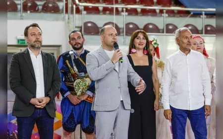 İzmir Büyükşehir Belediyesi’nin Balkan halk dansları kursunda coşkulu final gecesi düzenlendi.