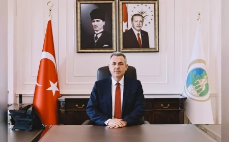İZMİR  Valisi Dr. Süleyman Elban: “30 Ağustos, bugünümüze yön veren bir irade ve yarınlarımıza taşıdığımız büyük bir emanettir”