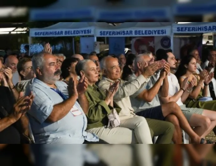 Seferihisar'da Düzenlenen TeosFest 2026 İkinci Gününde Sanatın Farklı Disiplinlerini Binlerce Sanatseverle Buluşturdu