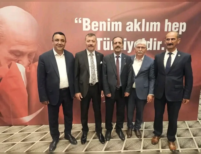 MHP Gümüşhane teşkilatından Trabzon’da birlik mesajı: Mete Kaya ve beraberindeki heyet kongreye katıldı