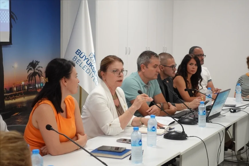 İzmir Büyükşehir Belediyesi, 30 ilçede konut tipi çatı GES başvurularında ortak standart oluşturuyor.