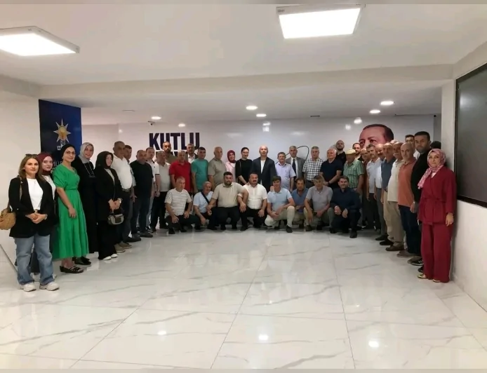 AK Parti Terme’de çeyrek asırlık yol arkadaşlarına vefa: Erdoğan imzalı teşekkür belgeleri takdim edildi