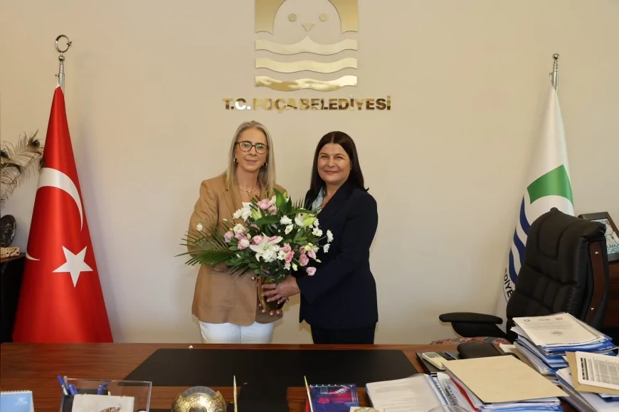 AK Parti İzmir Milletvekili Ceyda Bölünmez Çankırı, AK Parti’ye geçen Foça Belediye Başkanı Saniye Bora Fıçı’yı ziyaret etti