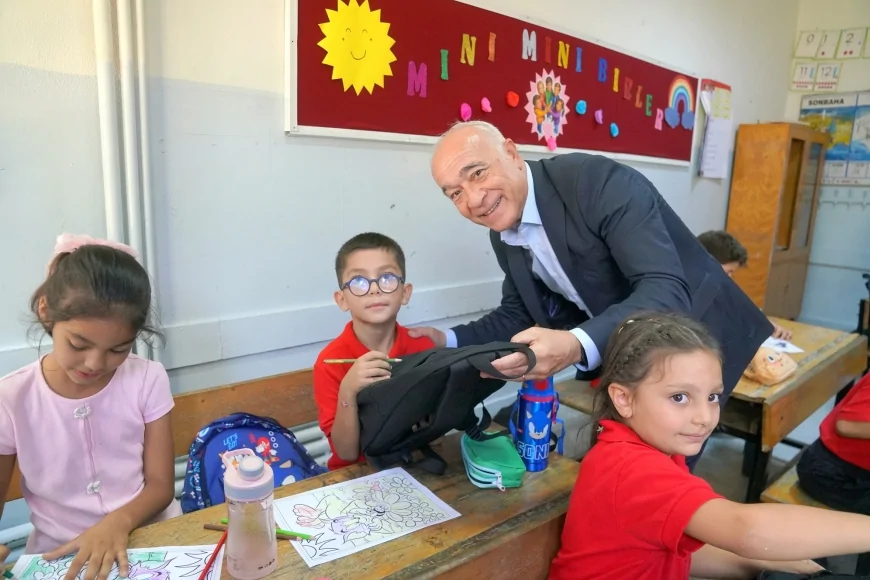 Seferihisar Belediyesi Yeni Eğitim Döneminde Öğrencilere Kırtasiye Desteği Sağlıyor.