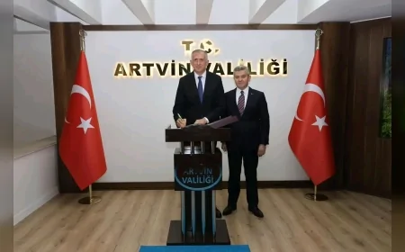 Artvin Valisi Dr. Turan Ergün, Gürcistan Acara Özerk Cumhuriyeti Hükümet Başkanı Zurab Pataradze ve beraberindeki heyeti ağırladı
