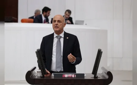 YENİ Parti İzmir Milletvekili Ümit Özlale: “Bir İstifa, Onlarca Bağlantı, Milyarlarca Liralık Soru”