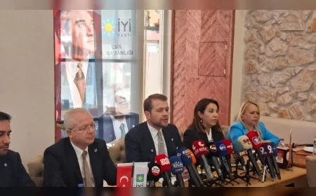İYİ Parti Genel Sekreteri Osman Ertürk Özel,  İzmir’de basın mensuplarıyla bir araya geldi.