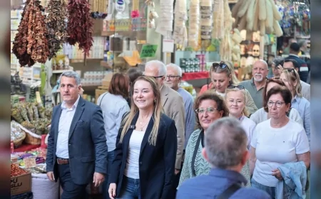 Konak Belediyesi’nin Kemeraltı Festivali Çarşıya Hareket Getirdi, Esnafın Yüzü İki Günlük Etkinlikle Güldü.