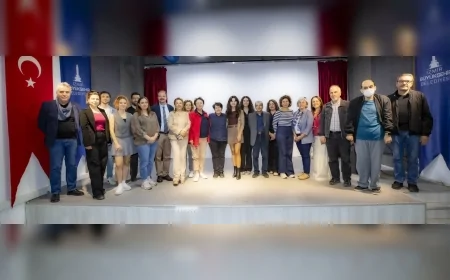 “Bilgi Edinme Hakkı: Şeffaflık İçin Güçlü Bir Araç” eğitimi, İzmir Gazeteciler Cemiyeti (İGC) Uluslararası Basın Merkezi’nde gerçekleştirildi.