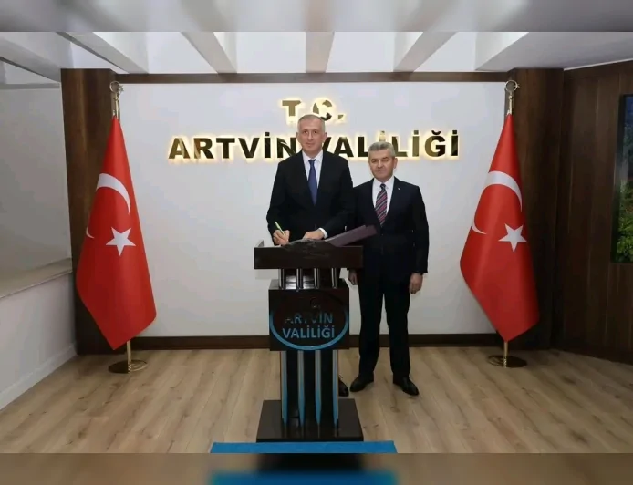 Artvin Valisi Dr. Turan Ergün, Gürcistan Acara Özerk Cumhuriyeti Hükümet Başkanı Zurab Pataradze ve beraberindeki heyeti ağırladı
