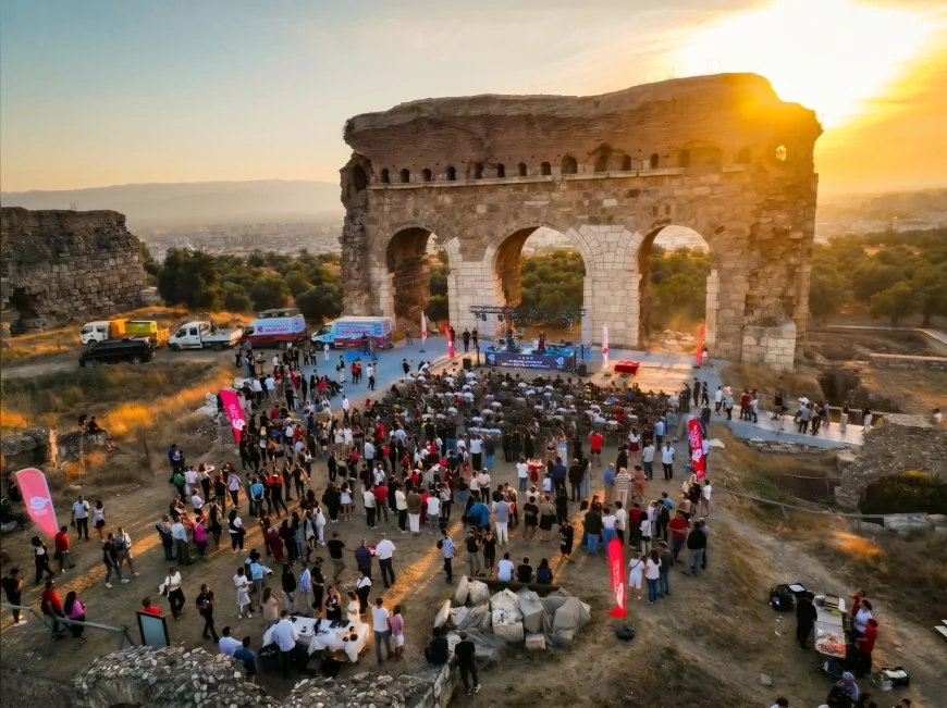 Efeler’de Tralleis Antik Kenti IV. Uluslararası Mitoloji Film Festivali ile Sinema, Müzik ve Kültürü Buluşturacak.
