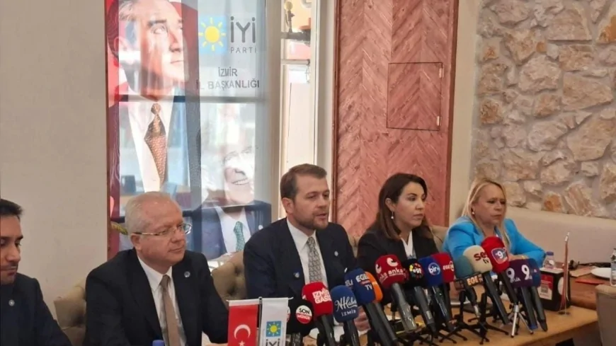 İYİ Parti Genel Sekreteri Osman Ertürk Özel,  İzmir’de basın mensuplarıyla bir araya geldi.