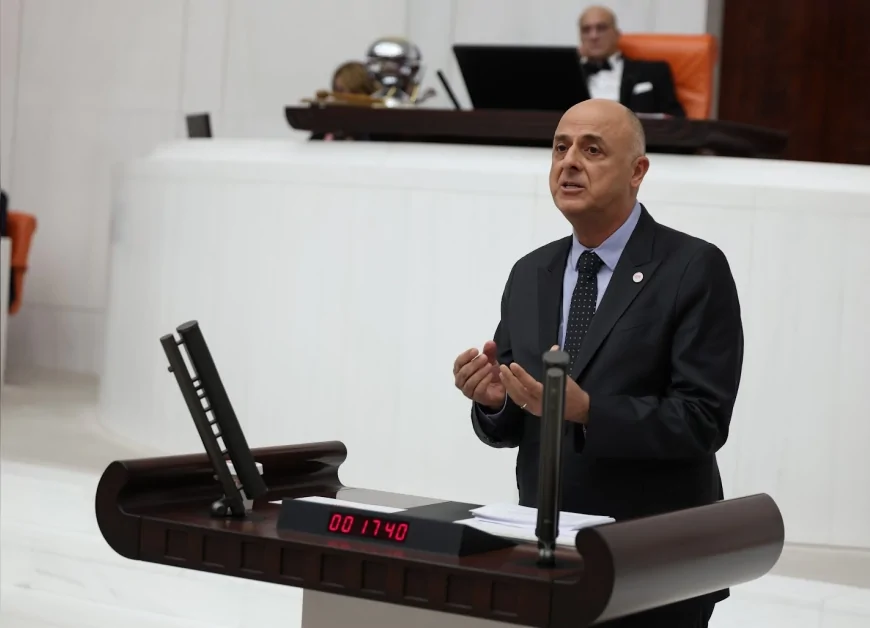 YENİ Parti İzmir Milletvekili Ümit Özlale’den Taha Çakmak’a “Karayipler, Londra ve İsviçre’deki şirketler üzerinden hesabınıza işlem yapıldı mı?” sorusu