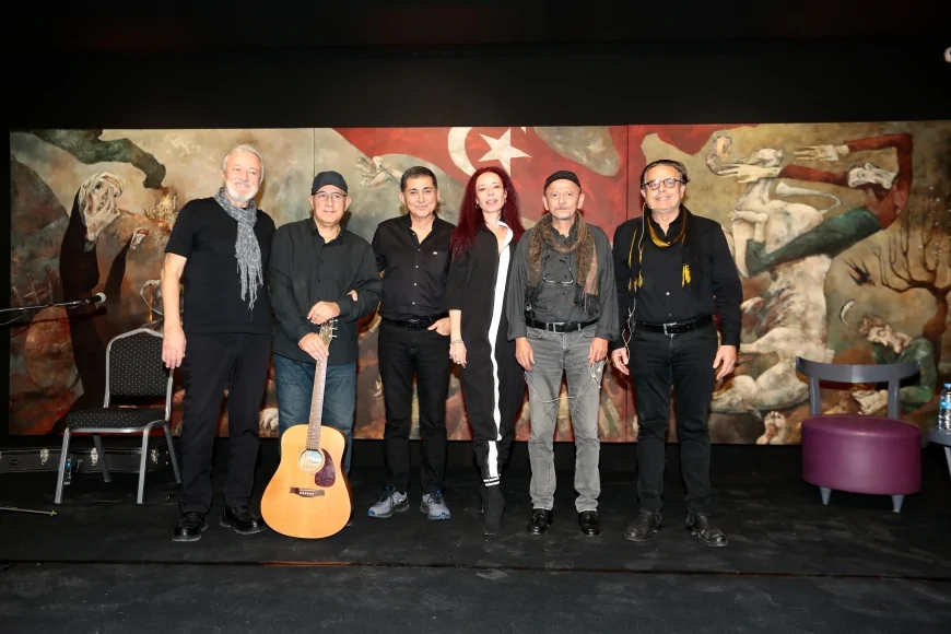 İzmir’de Romantika Sergisi’nde Nâzım Hikmet’in Kuvâyi Milliye Destanı Şiir ve Müzik Eşliğinde Yankılandı.