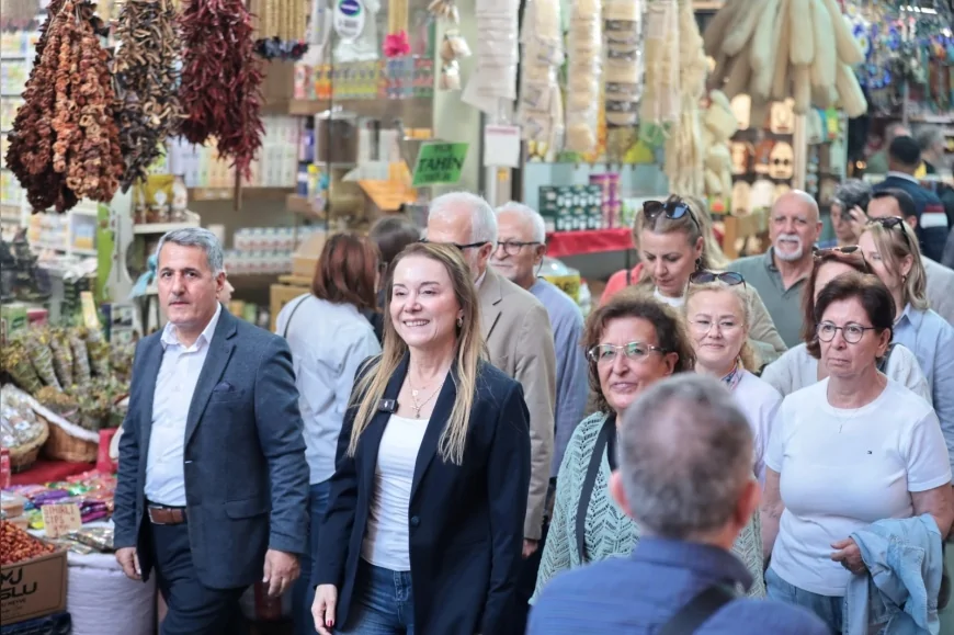 Konak Belediyesi’nin Kemeraltı Festivali Çarşıya Hareket Getirdi, Esnafın Yüzü İki Günlük Etkinlikle Güldü.