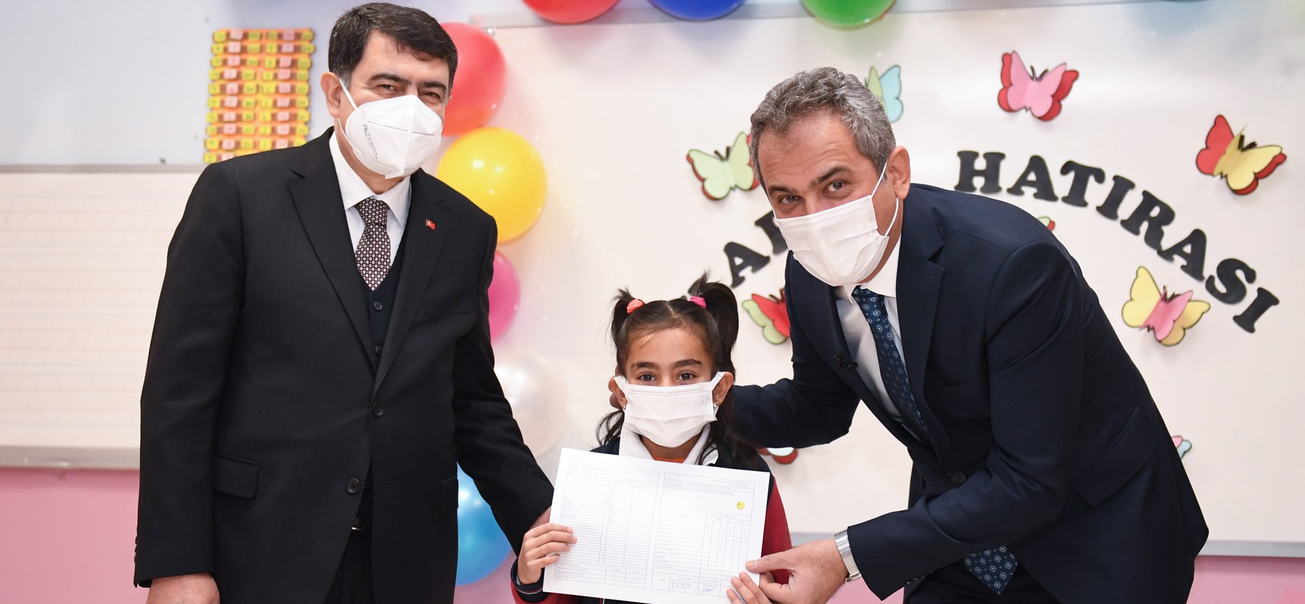 18 Milyon Öğrenci Karne Heyecanını Yaşadı