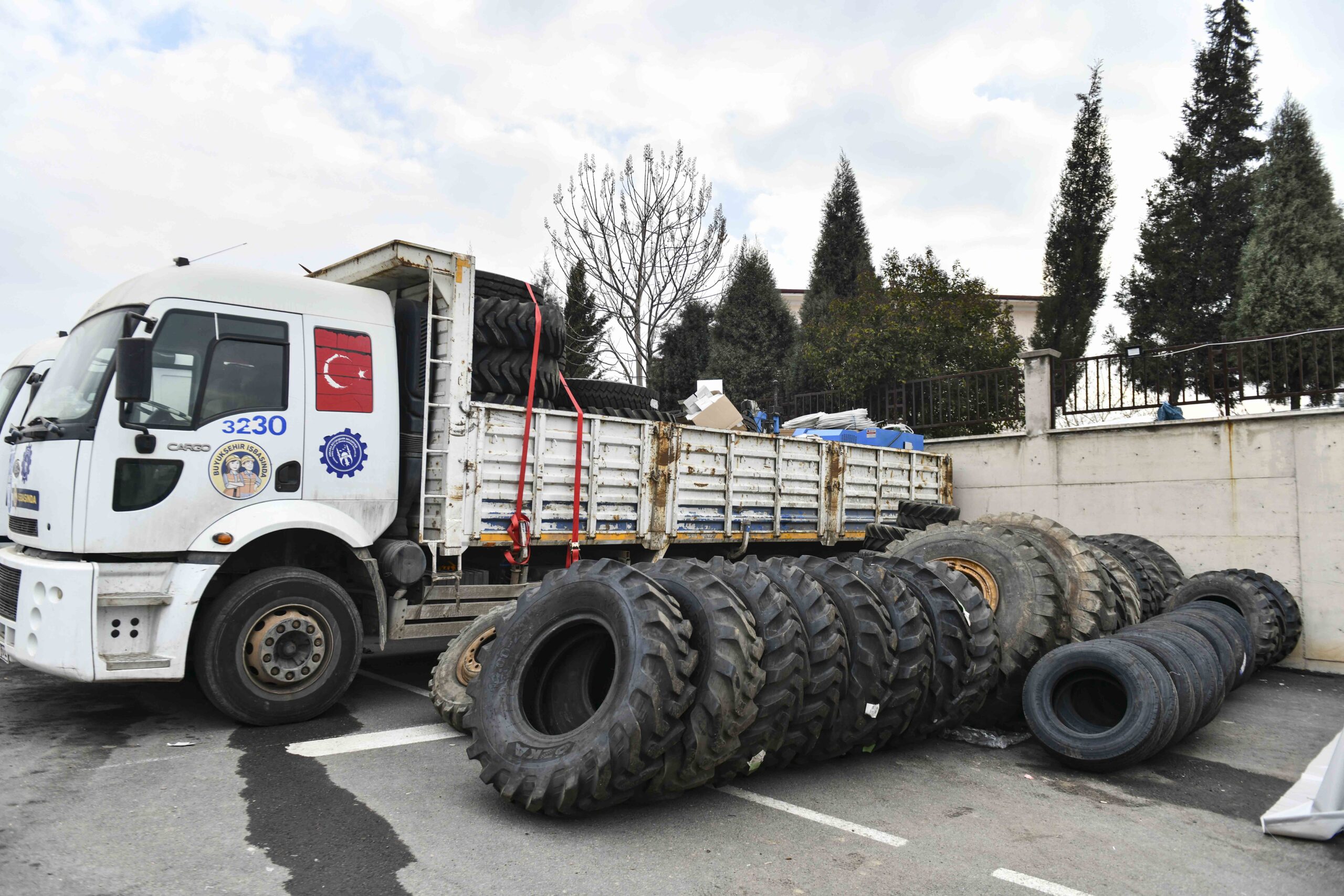 ANKARA BÜYÜKŞEHİR BELEDİYESİ DEPREM BÖLGESİNE BAKIM ONARIM ATÖLYESİ KURDU
