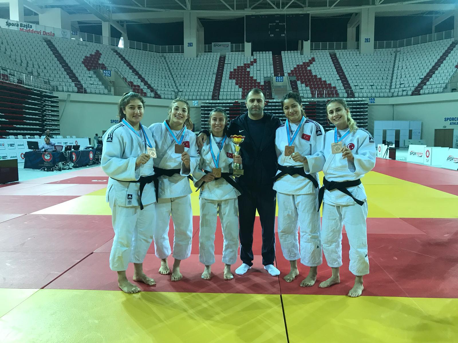 Antalya'da yapılan şampiyonada Türkiye 3.'sü oldular