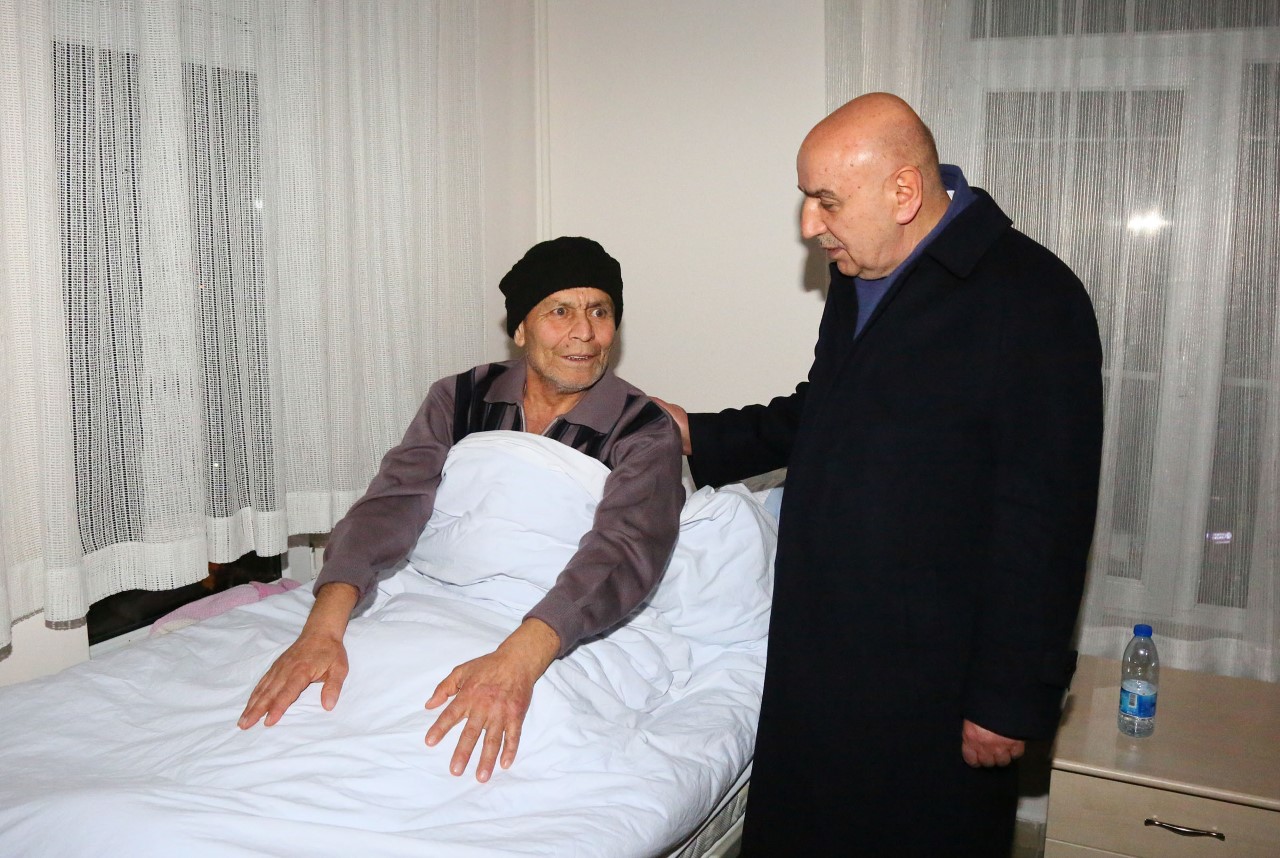 BAŞKAN ALTINOK: YAŞLILARIMIZA SEVEREK, GÖNÜLDEN HİZMET VERİYORUZ