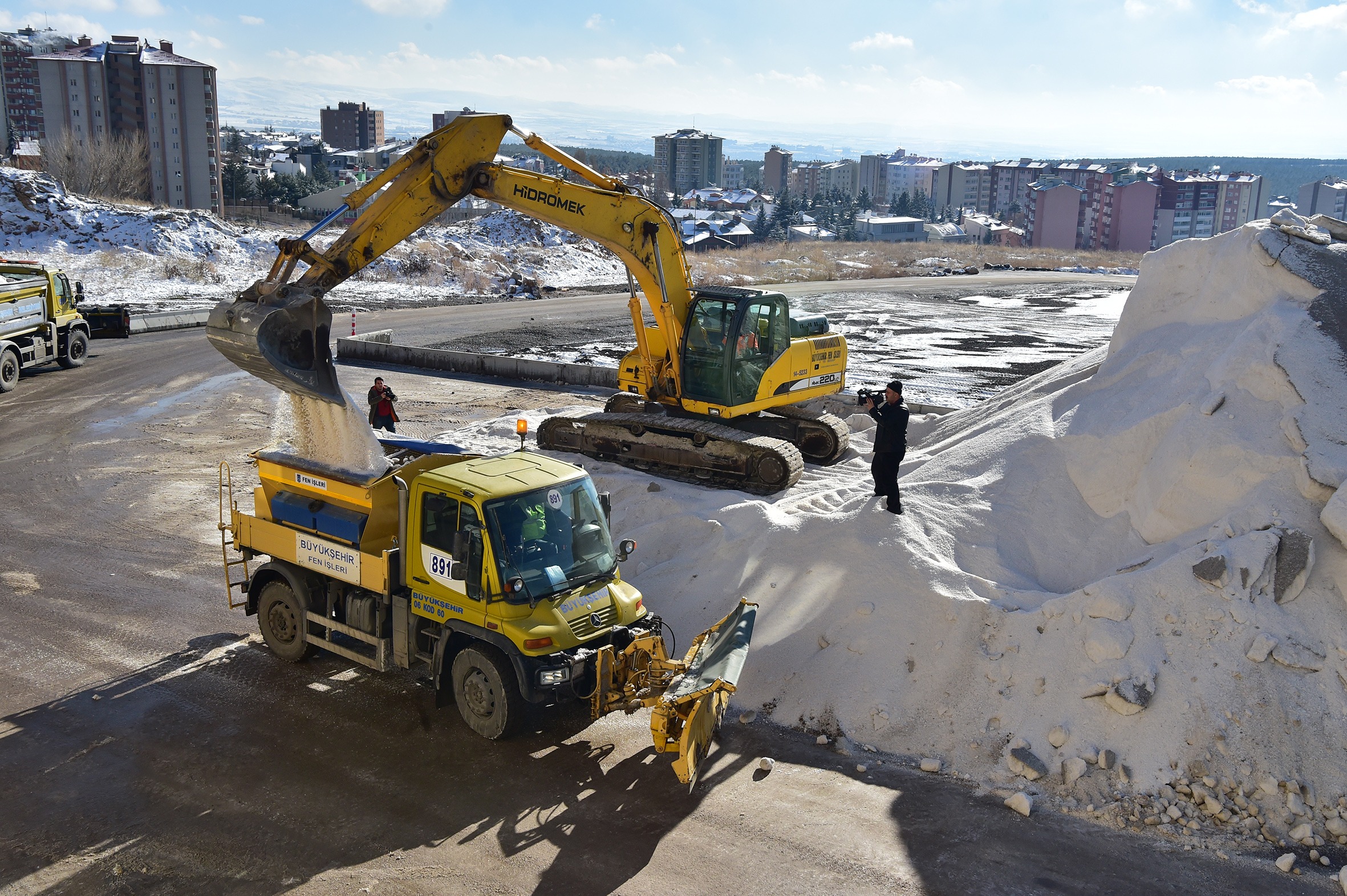 BAŞKENT'TE KARLA MÜCADELE...