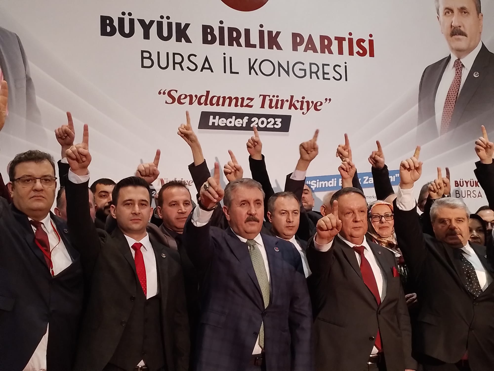 BBP Bursa’da Kongre Başkan Filizli güven tazeledi