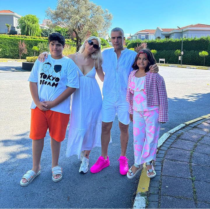 Berdan Mardini bu kez pembe ayakkabı giydi