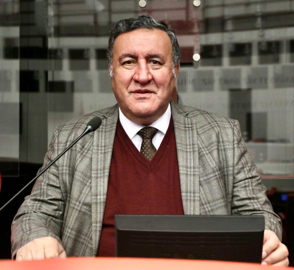 Borç yiğidin kamçısı oldu”